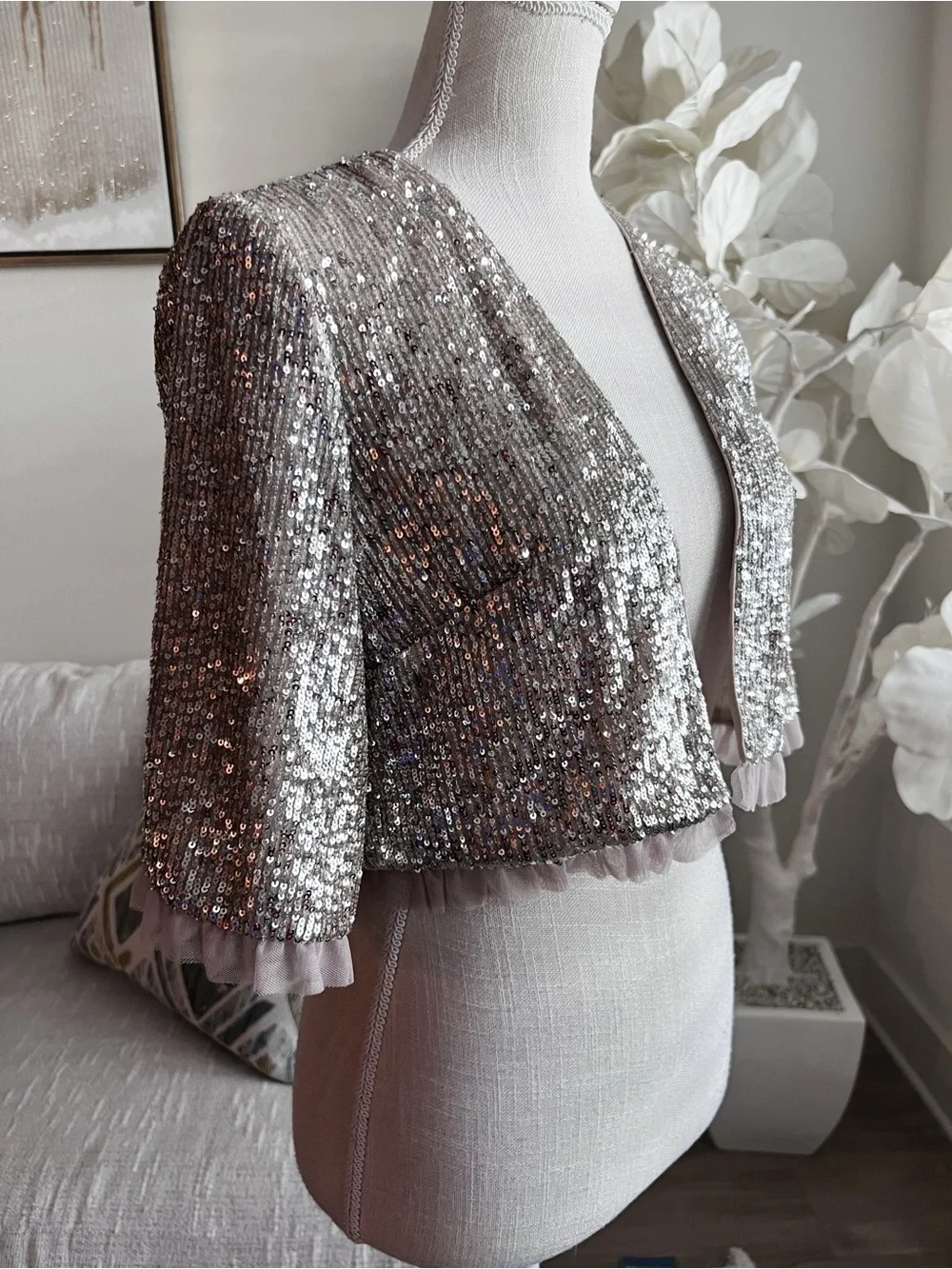 Gal Meets Glam Silver Sequin Cropped Bolero Woman’s Jacket size 4 - Picture 3 of 6